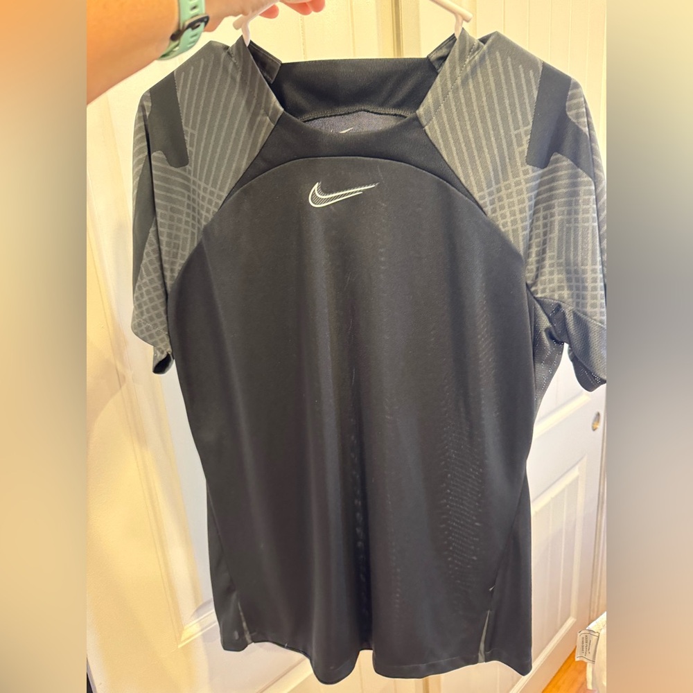 Nike Black and Gray Men's Shirt